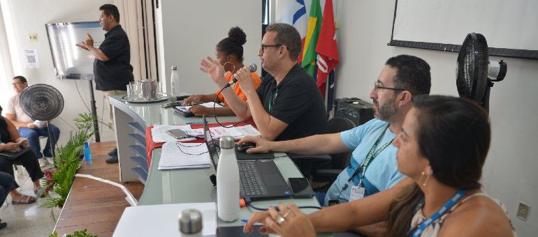 Delegadas e delegados apreciam e votam artigos que irão compor o novo Estatuto da UNEB, em segundo dia de plenária final do Congresso Estatuinte